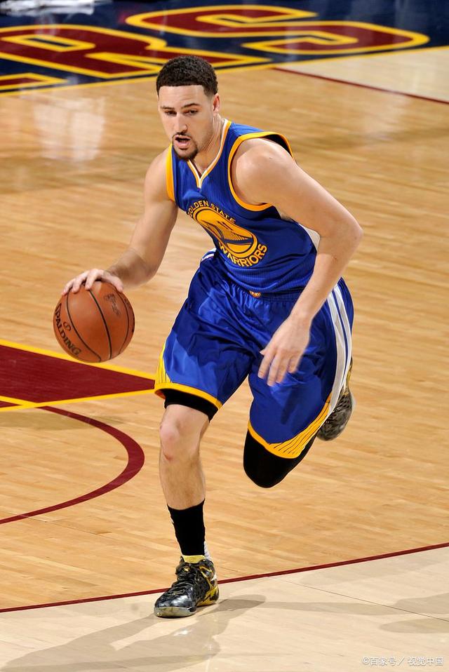 库里：一次次“远距离投篮”重塑篮球战术！的简单介绍
