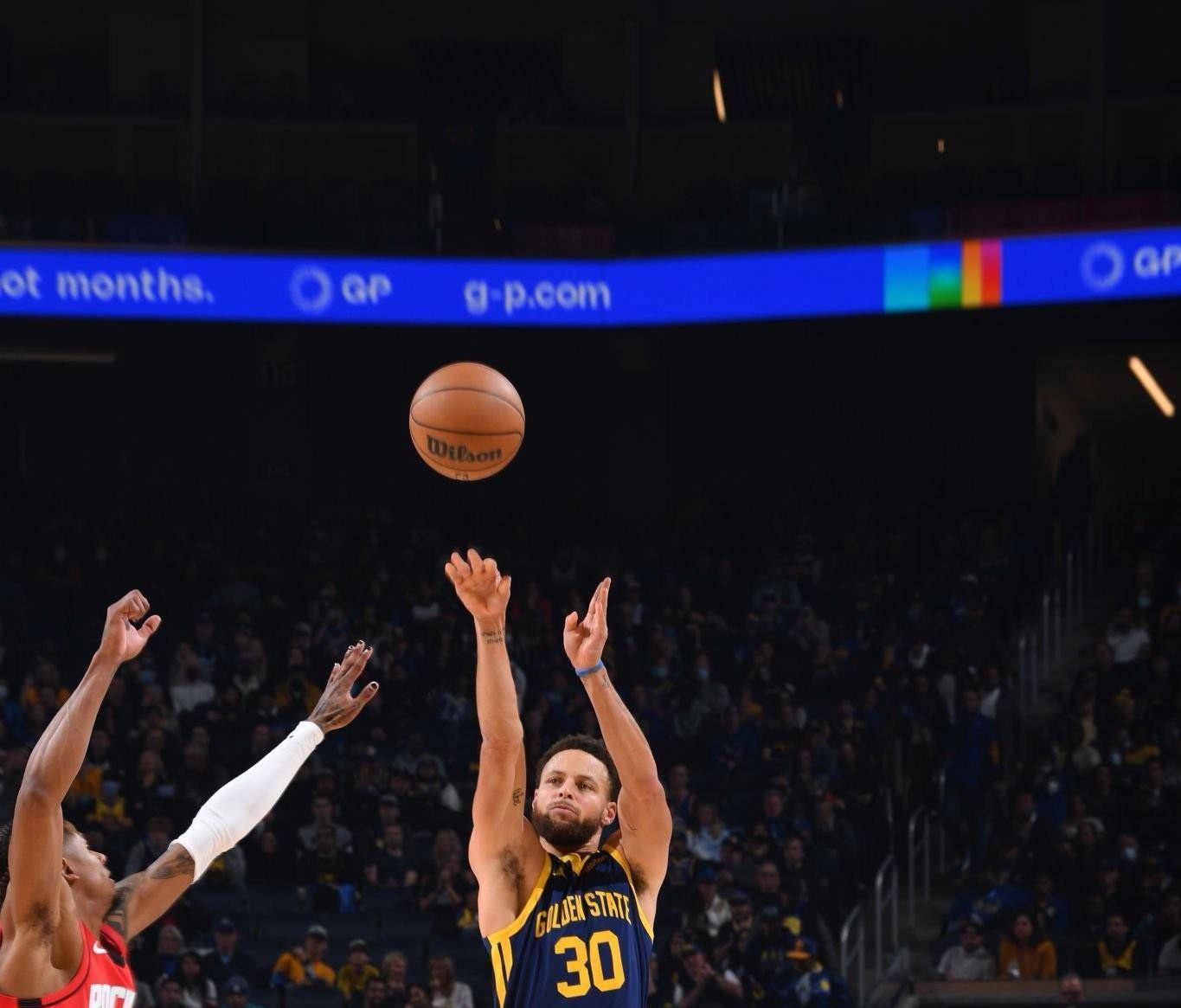 库里：一次次“远距离投篮”重塑篮球战术！的简单介绍