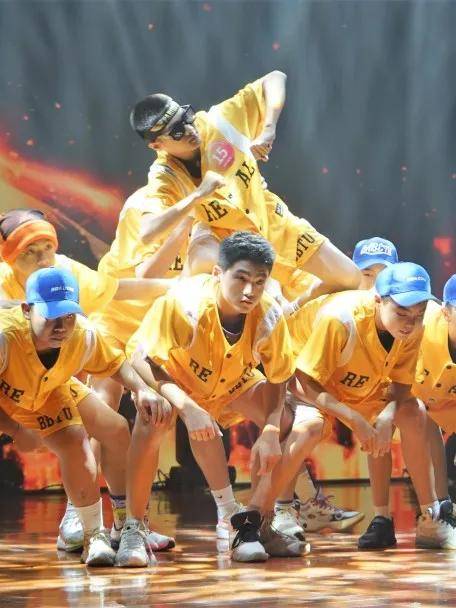 全国轮滑铁人赛，动感青春的速度狂欢