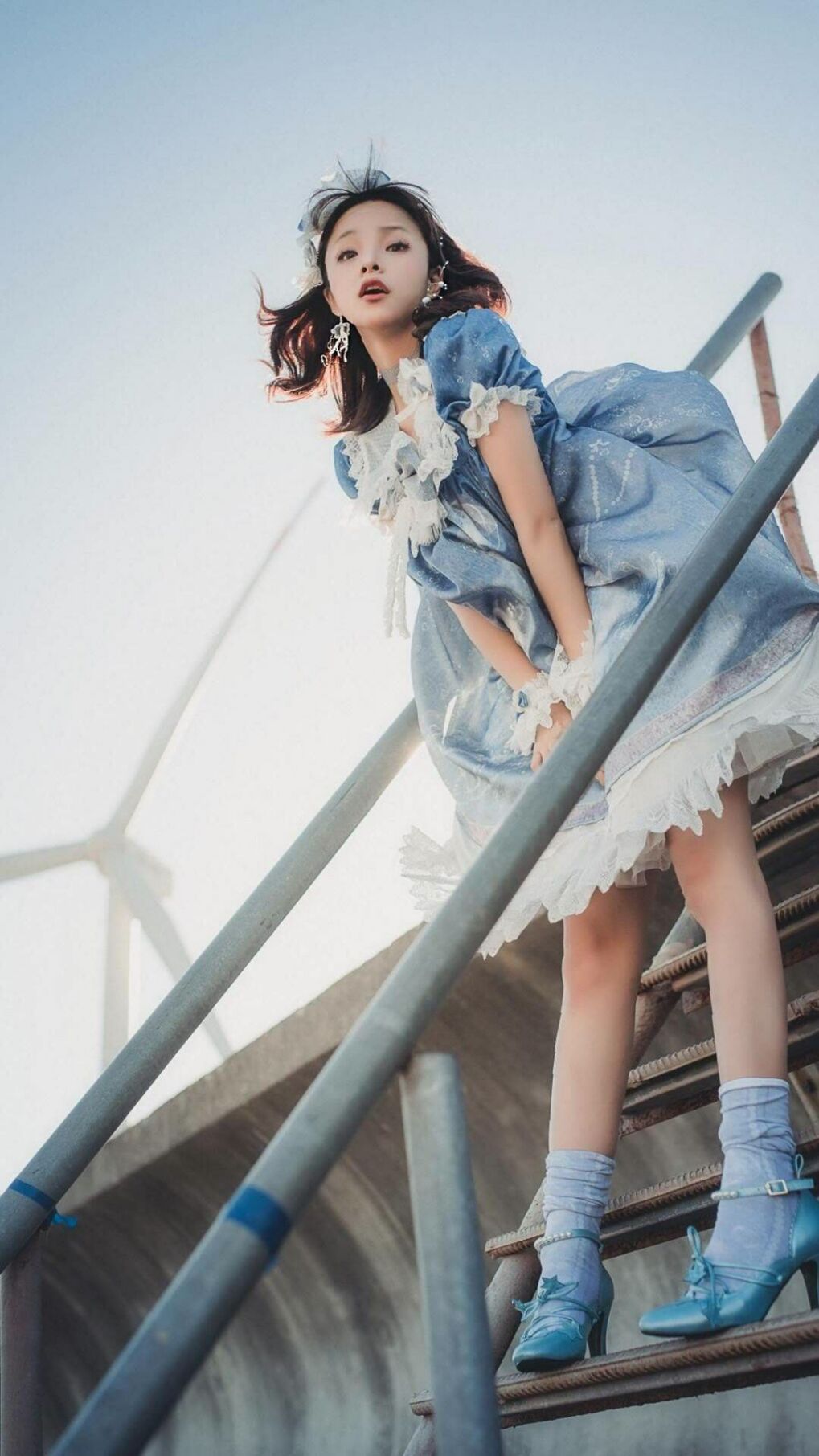 印度乒乓球队在男团比赛中与中国队激战，表现出色。，印度乒乓美女