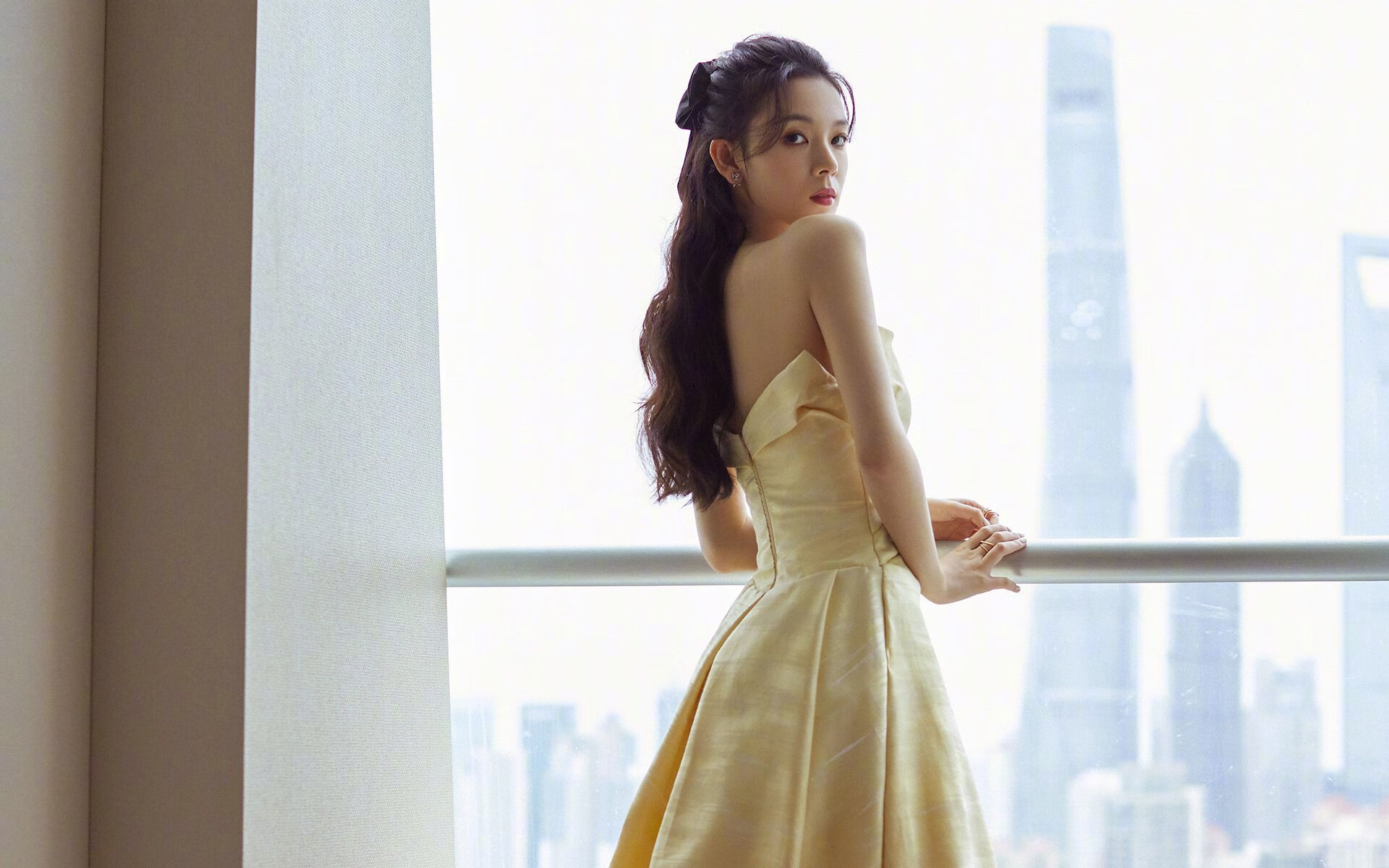 巴萨在欧冠决赛中2-0战胜多特蒙德，夺得第六座欧冠奖杯，0506欧冠巴萨夺冠之路