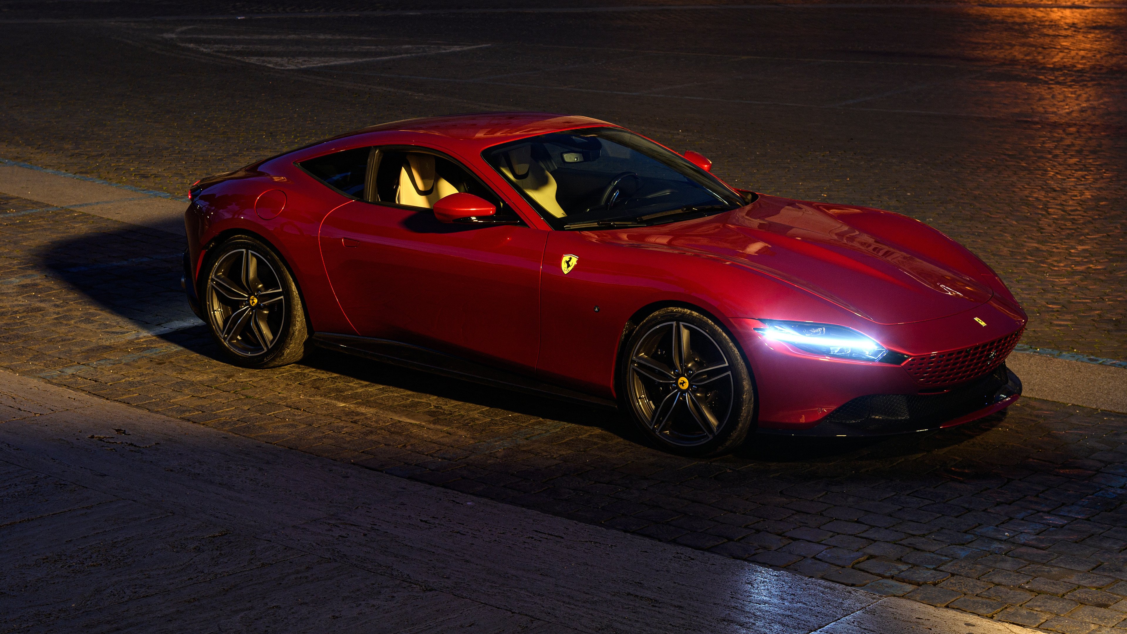 “电动冲浪：东三叉湖马鞍山赛场成为水上运动新热门”