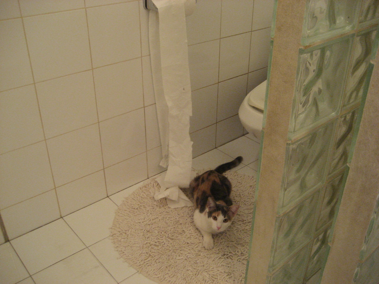 借助横向转移拉扯对方阵型，请找一个横向思维中横向移入或横向移出的案例