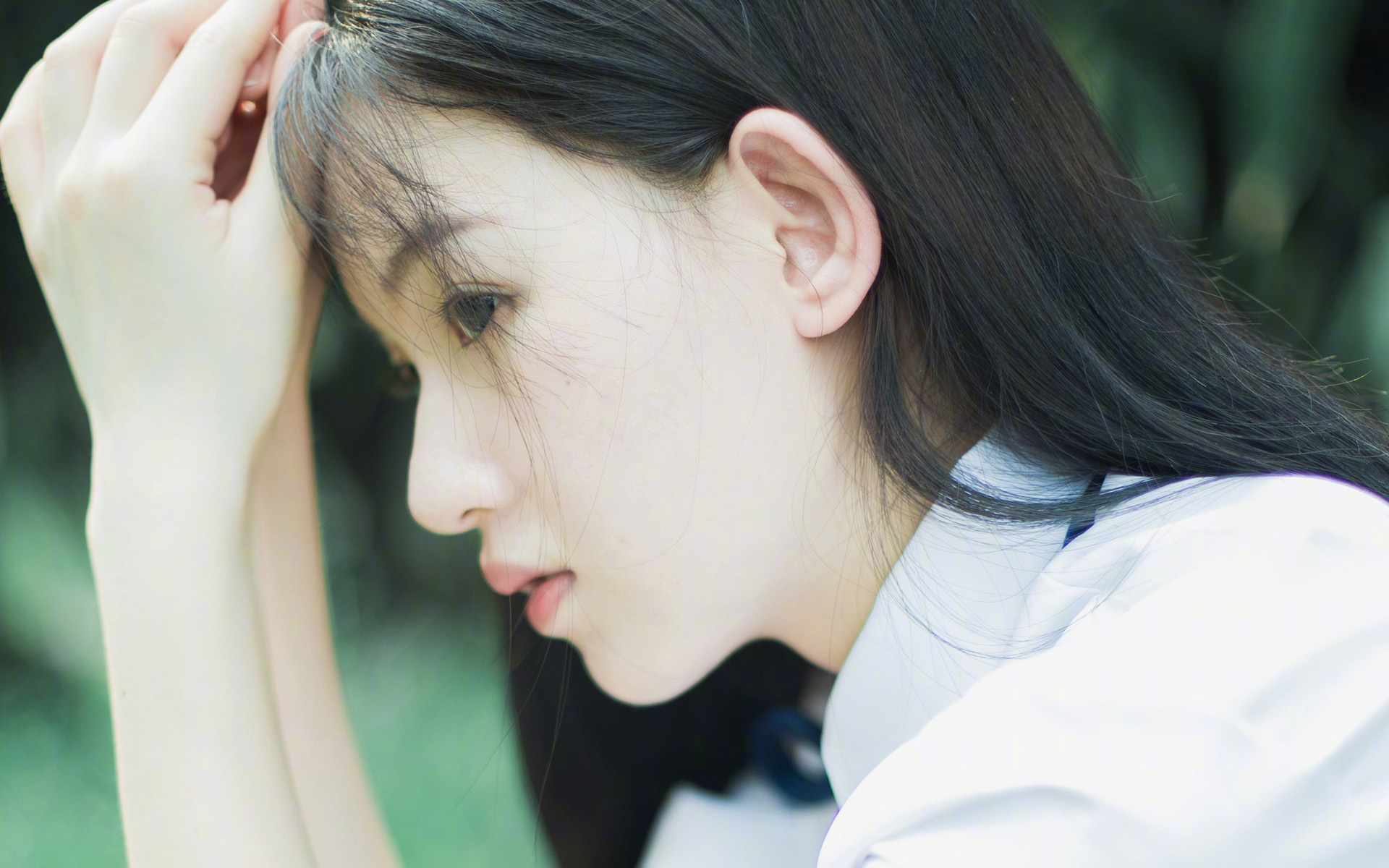 巴萨灵活站位打穿对方防守中轴，巴萨的打法