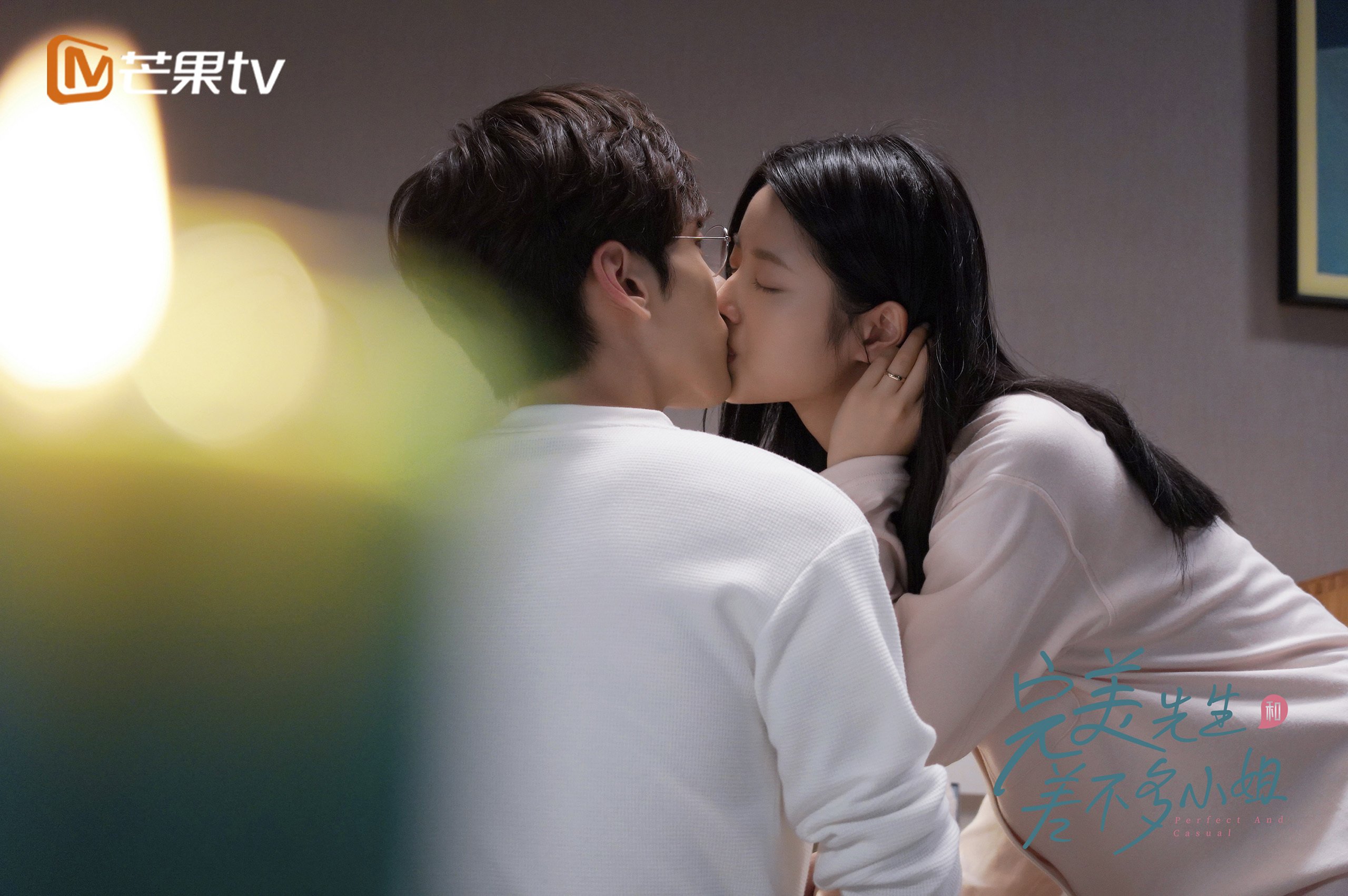 那不勒斯高位压迫打乱对方节奏，那不勒斯的球场